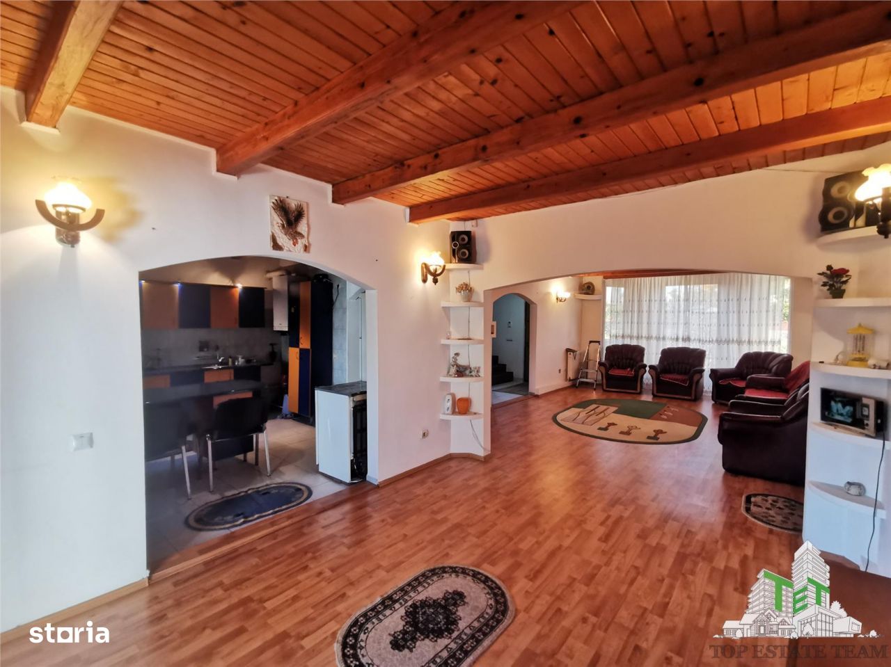 Casa camere spatioase (living 45mp) cu garaj langa Padurea Rosu