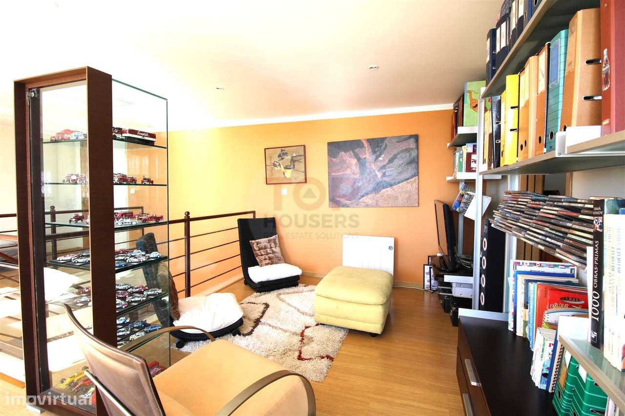 Penthouse T4+1 com Terraço Panorâmico e dois estacionamentos-30