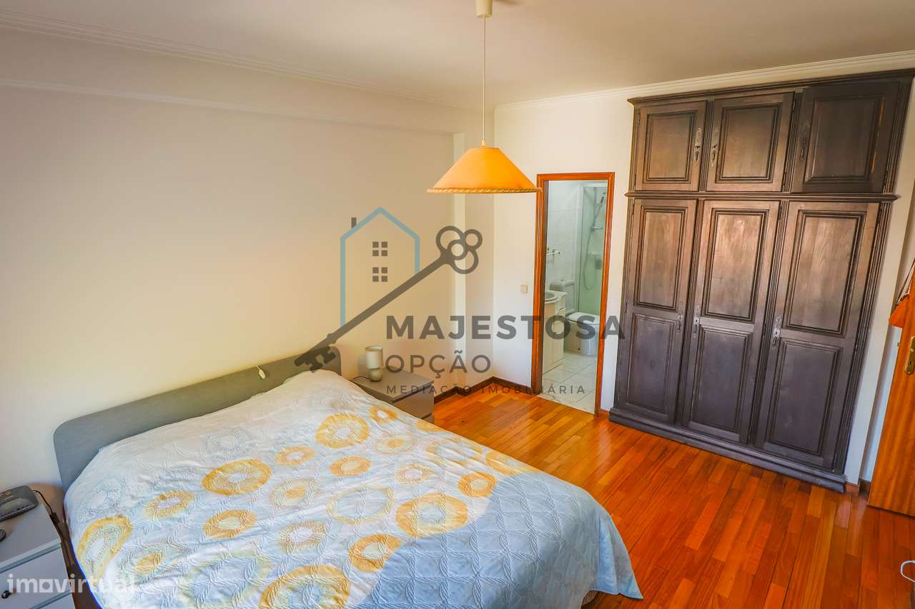 Apartamento T3 no Último Andar com Garagem — Gualtar (Braga)-24