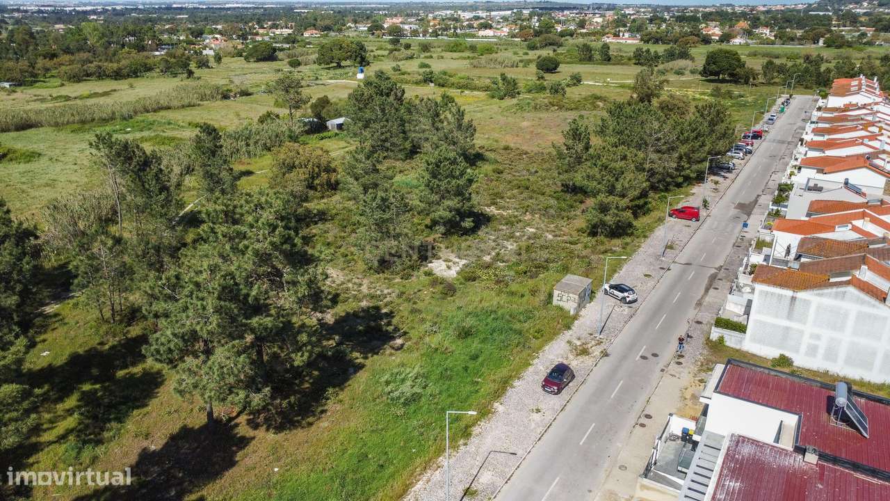 Terreno em Setúbal: Espaço Ideal para o Seu Projeto dos Sonhos - Grande imagem: 2/33