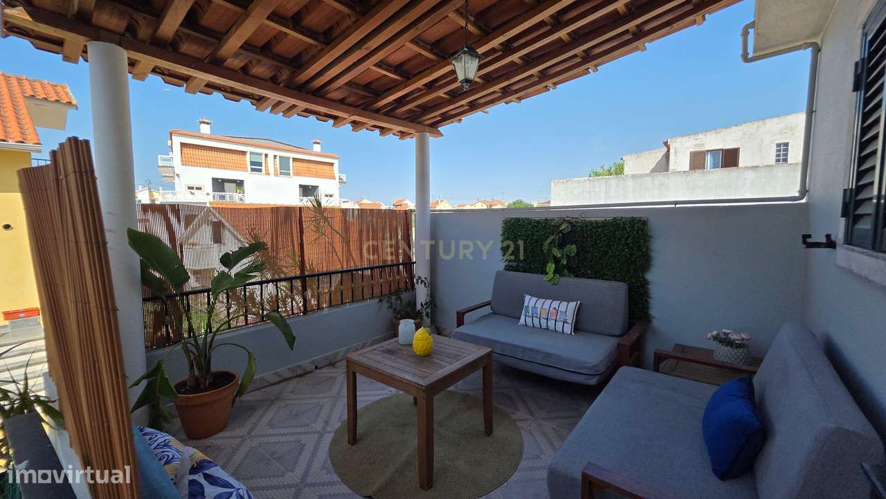 Moradia T4 na Charneca Caparica com Piscina na rua João de Deus a 5min-17