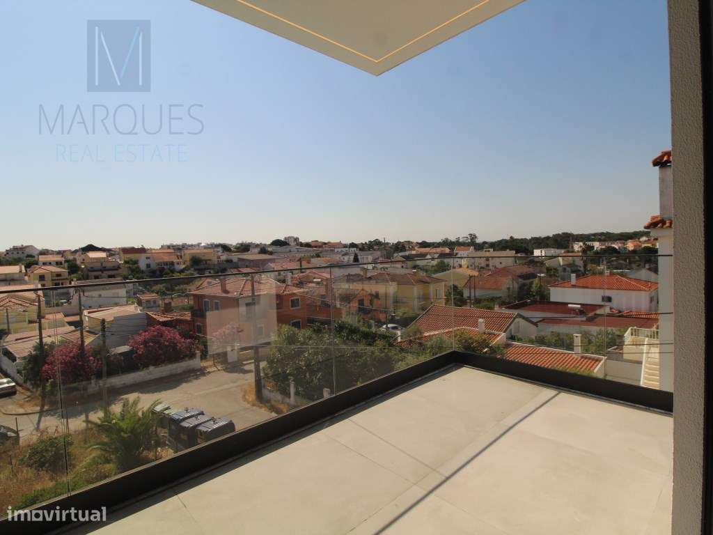 Moradia T5 com 4 Suites, Jardim e Piscina na Charneca da Caparica-18