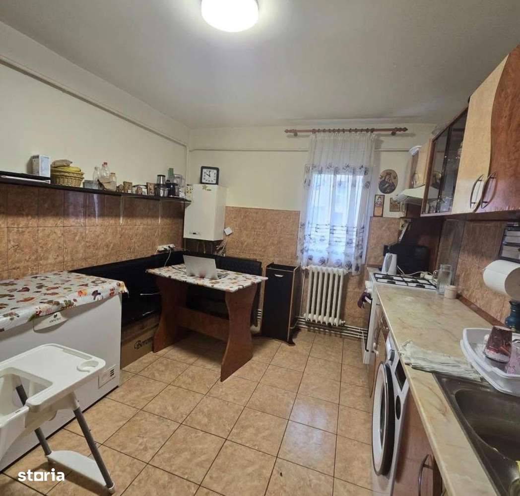 Etaj 1 - 2 camere decomandat - Dacia - Sc. G.Cosbuc - Imagine principală: 5/9