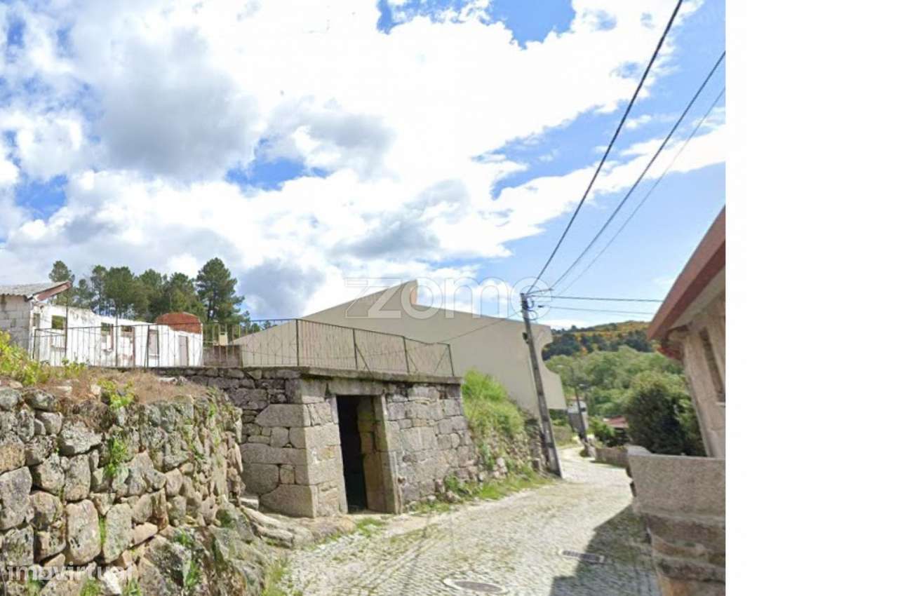 Moradia para reconstrução com quintal - Grande imagem: 2/9