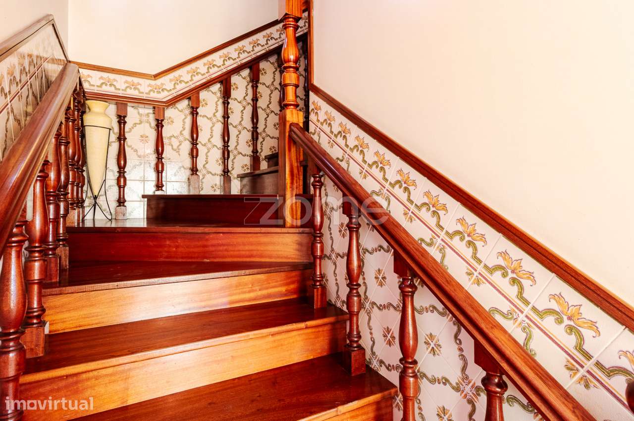 Moradia T4 com espaço comercial - Grande imagem: 2/55