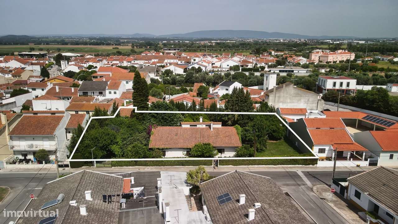 Moradia T4 com Jardim e Vista de Campo na Golegã-40