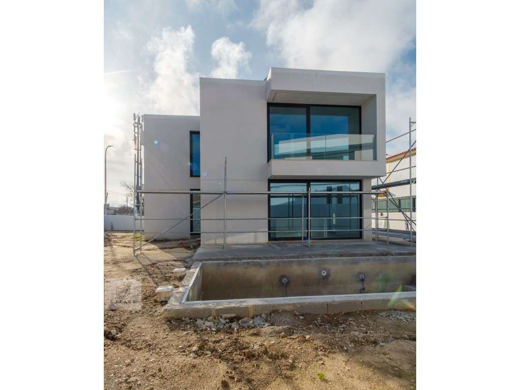 Moradia T4 com piscina no Magoito Sintra-20