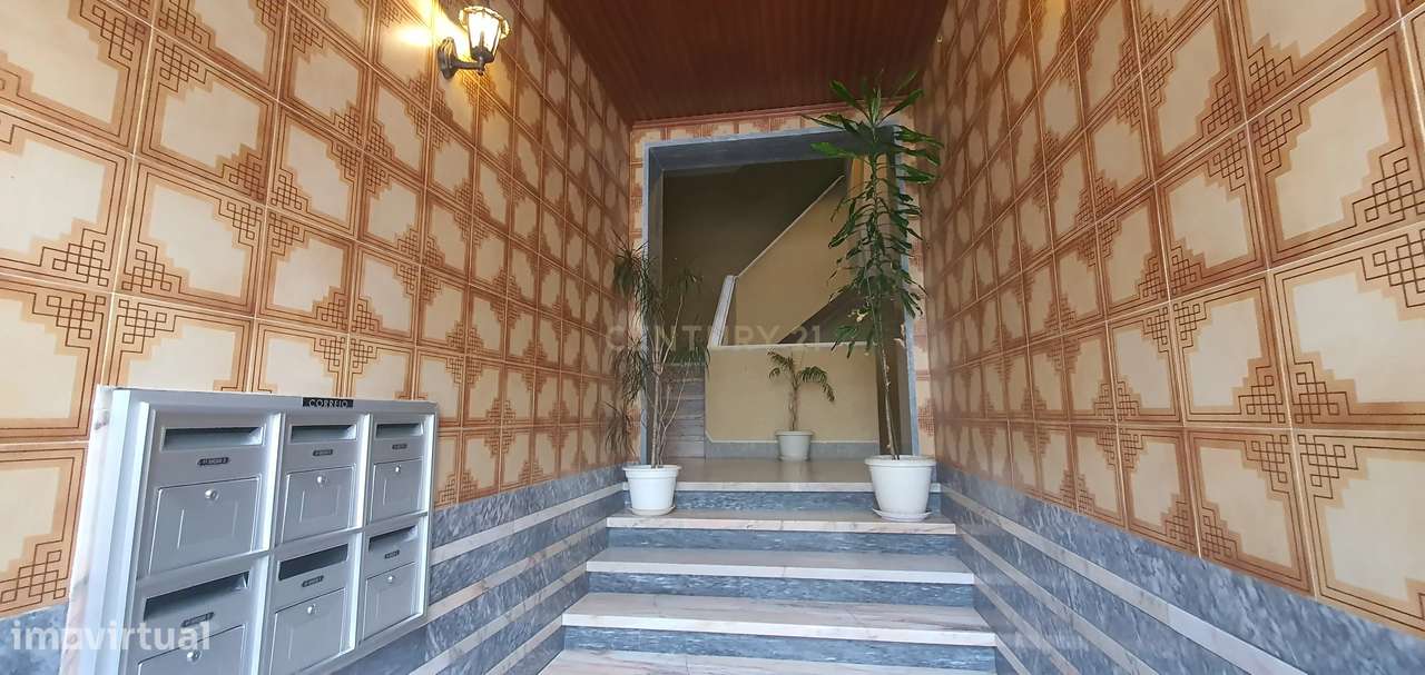 Apartamento T2+1 com parqueamento e Vista desafogada em Odivelas, Lisb-28