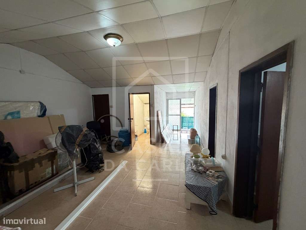 Moradia T2 com garagem e piscina completamente renovada em Canhestros-29