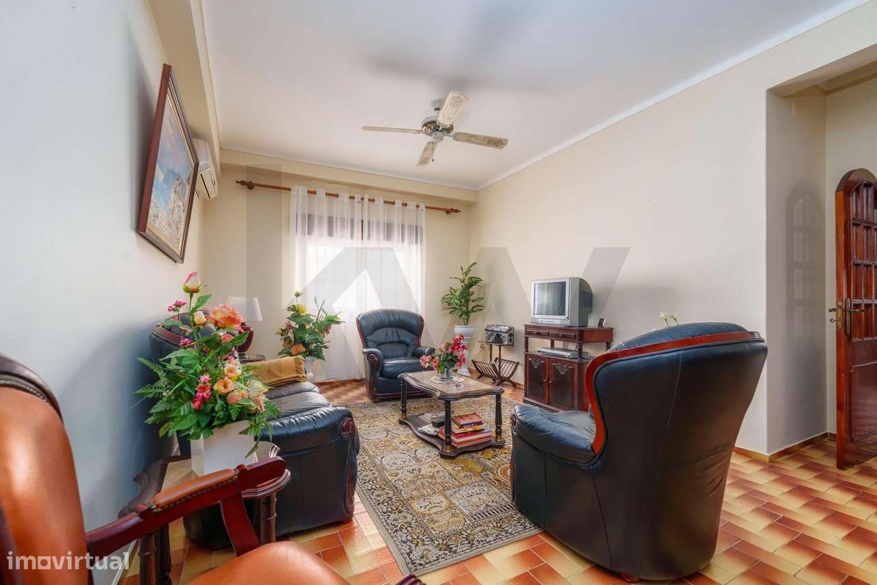 Apartamento T3 com espaço exterior no centro de Vila Real de Santo Ant-21