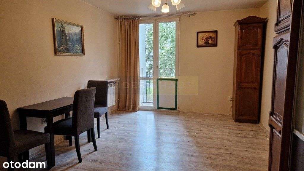 Klimatyczna kawalerka z widokiem na podwórze-0