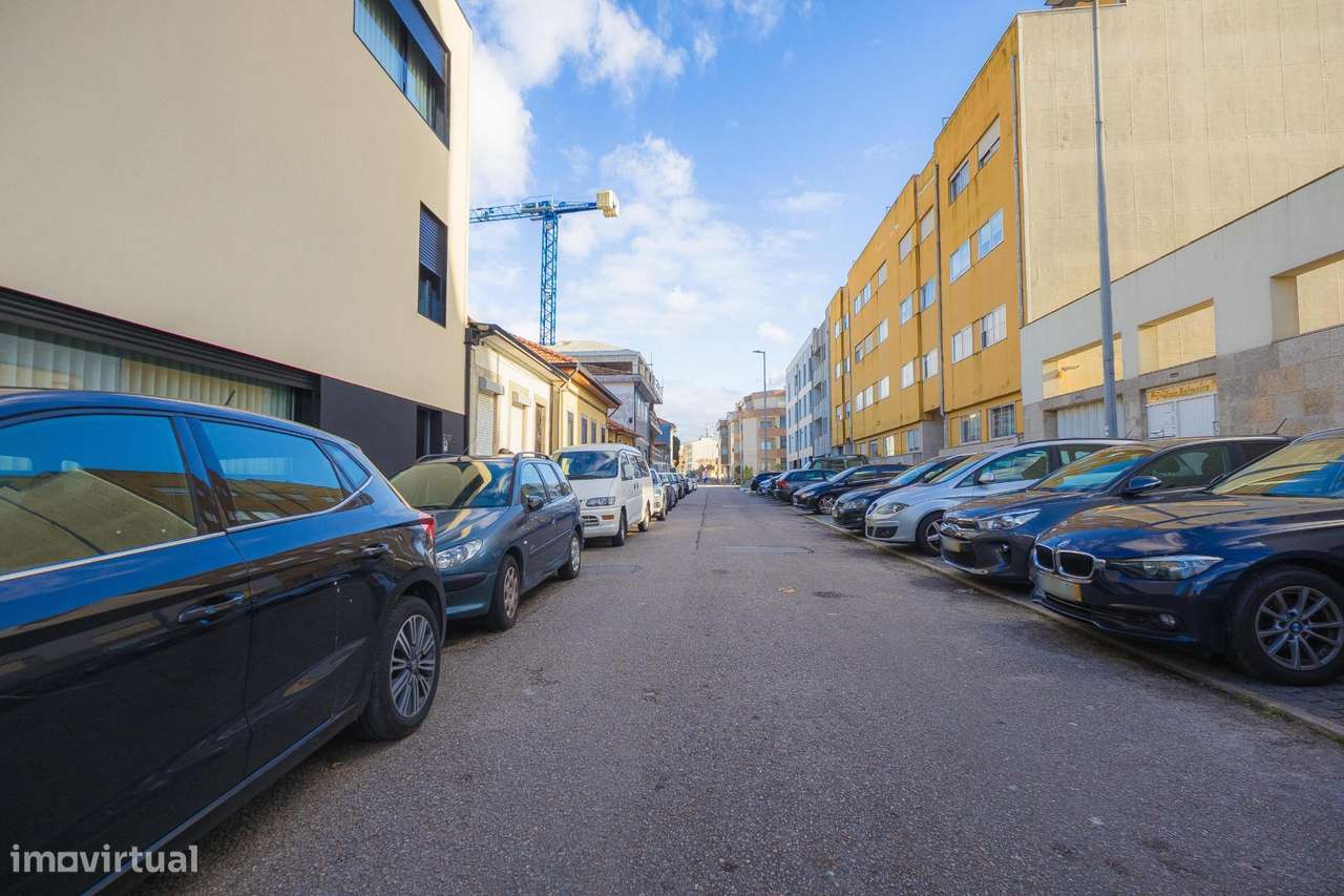 T1 Moderno e Luminoso com Metro Próximo e Acesso Rápido à Praia...-25