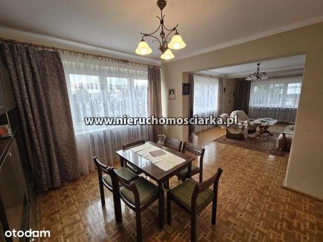 Zadbany i przestronny dom w Wodzisławiu Śląskim os-15