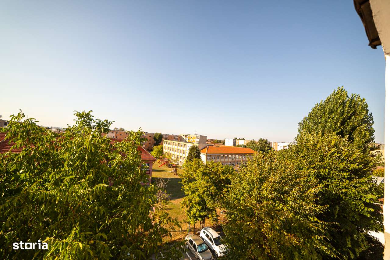 Apartament 3 camere, vedere frumoasă , totul la îndemână!-1