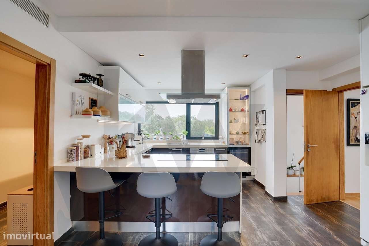 Moradia Contemporânea T3+1 com Piscina em Condomínio Fechado Exclusivo-3