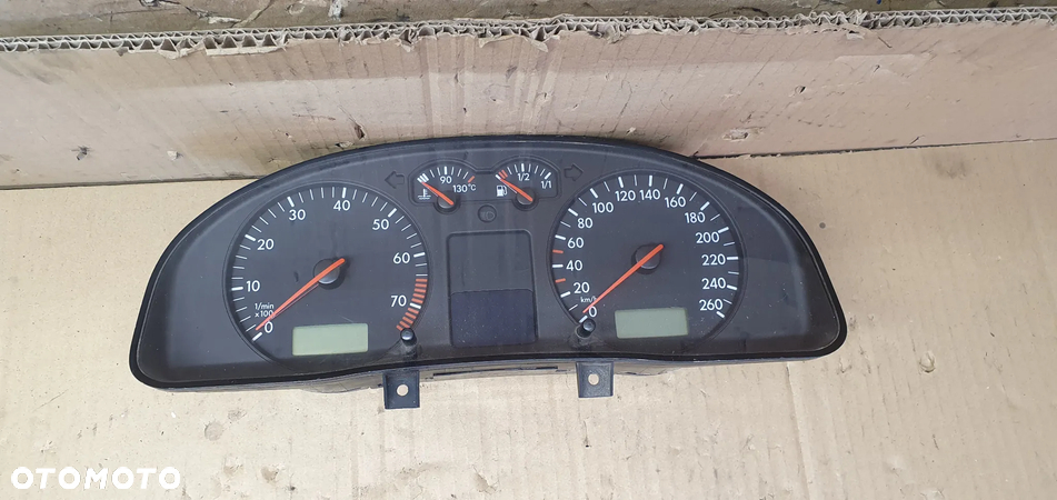 Licznik zegary VW Passat B5 1.8T 3B0920820 - 2