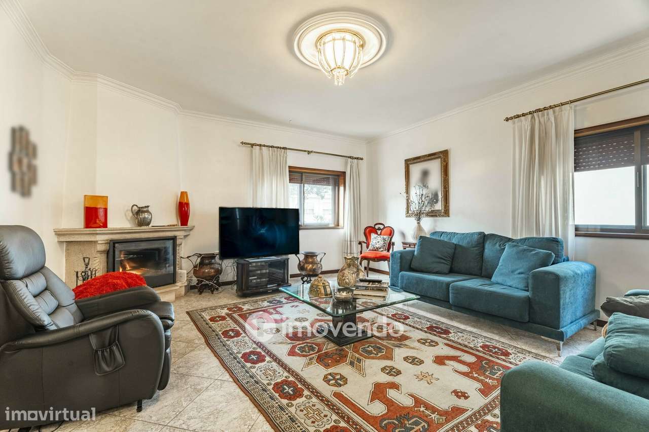 Moradia T4 com áreas amplas, garagem e jardim, na Maia - Grande imagem: 4/58