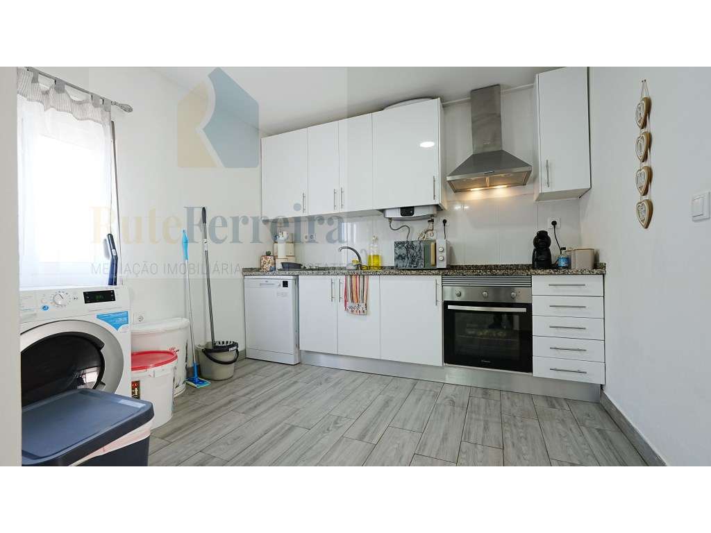 Moradia T2 com espaço exterior localizada junto à cidade de Torres ...-8