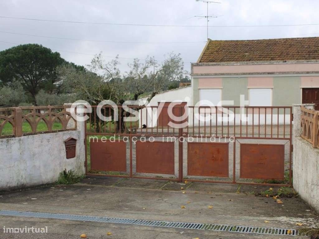 Moradia T3 Térrea, inserida num terreno com mais de 6 000 m2 - Grande imagem: 2/17