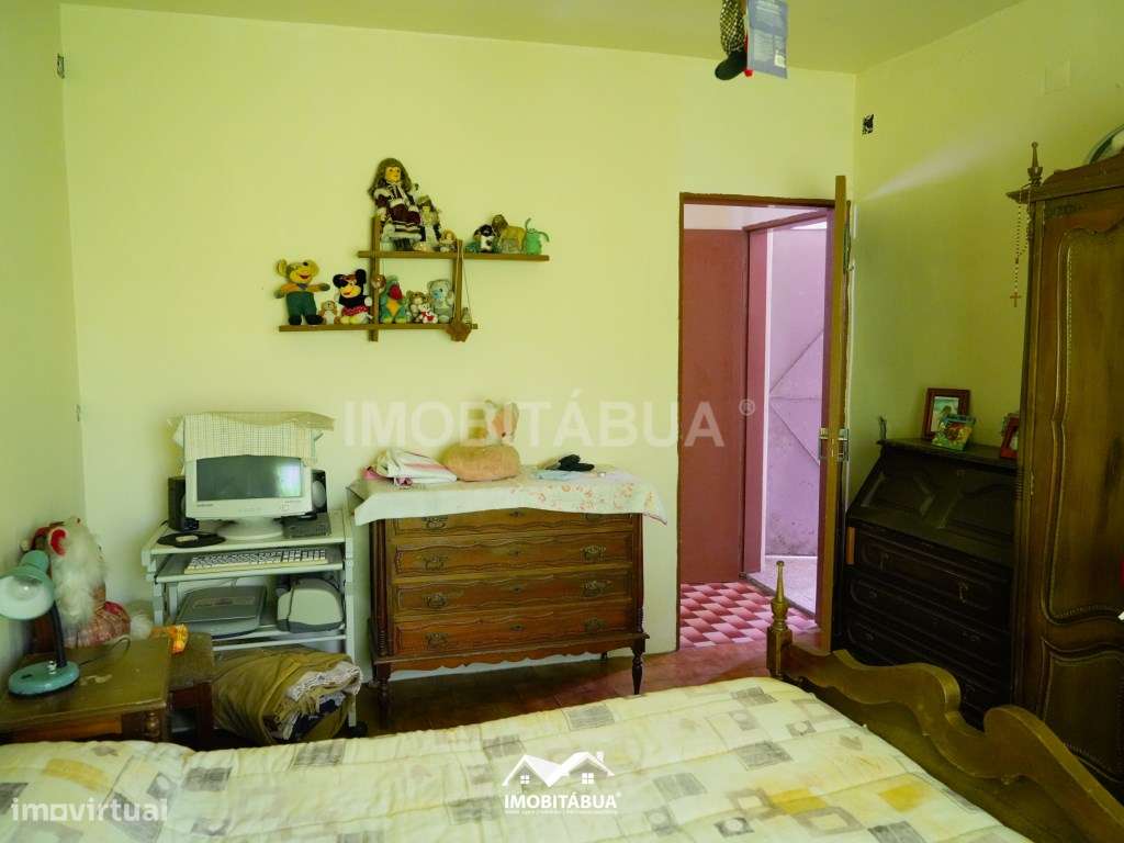 Moradia T2 com terreno, terraço e um anexo.-14