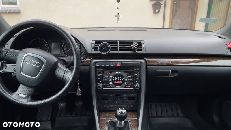 Audi A4 2.0T FSI Quattro - 13