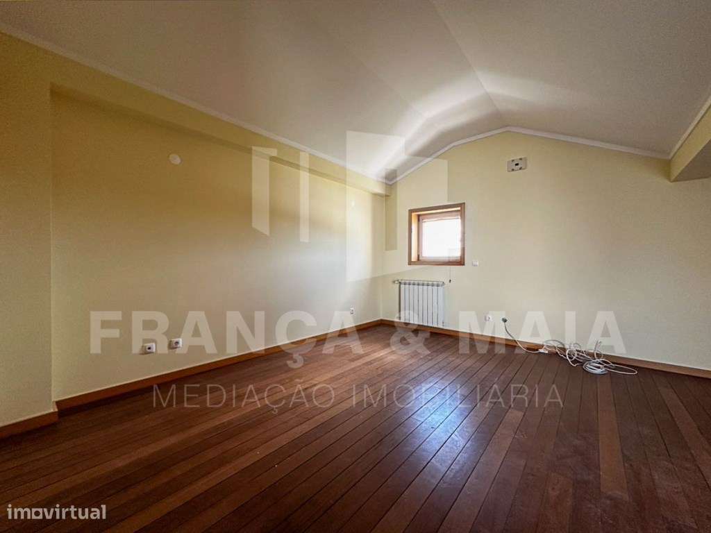Moradia T3 Renovada com Áreas Excepcionais e Potencial até T5 em Pe...-32
