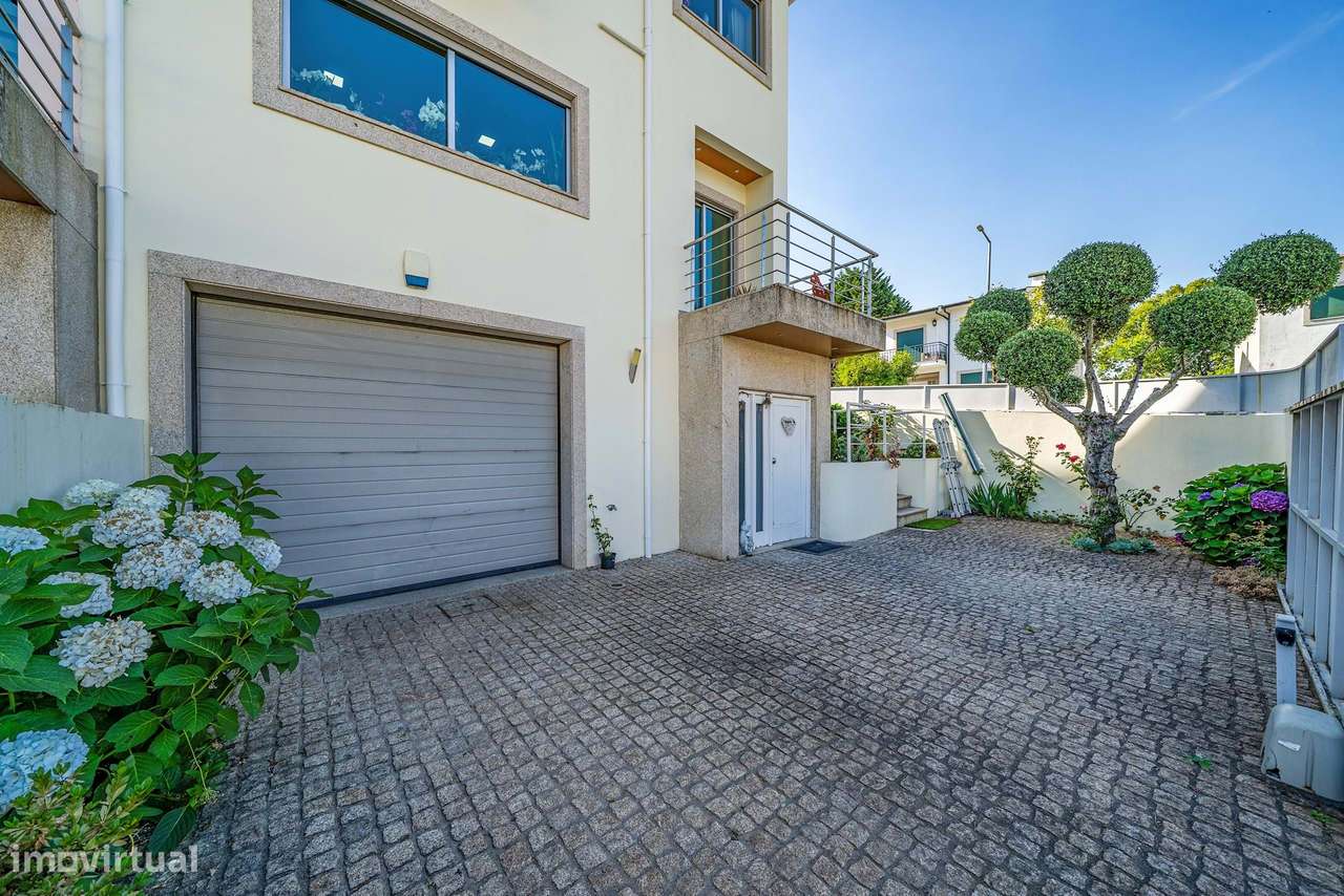 Moradia T4 de Gaveto em Palmeira, Braga-32