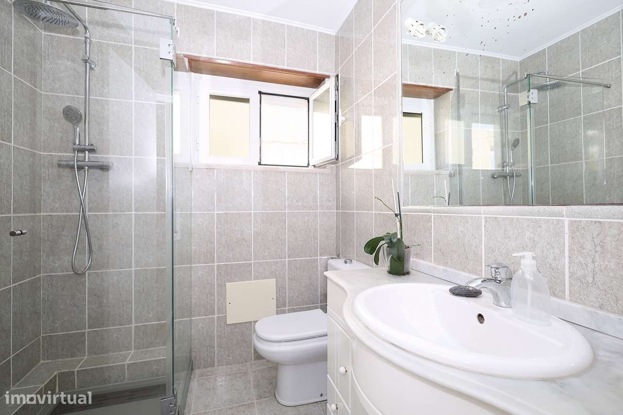 Moradia com duas fracções – Rentabilidade Imediata – Porto Salvo – Oei-16