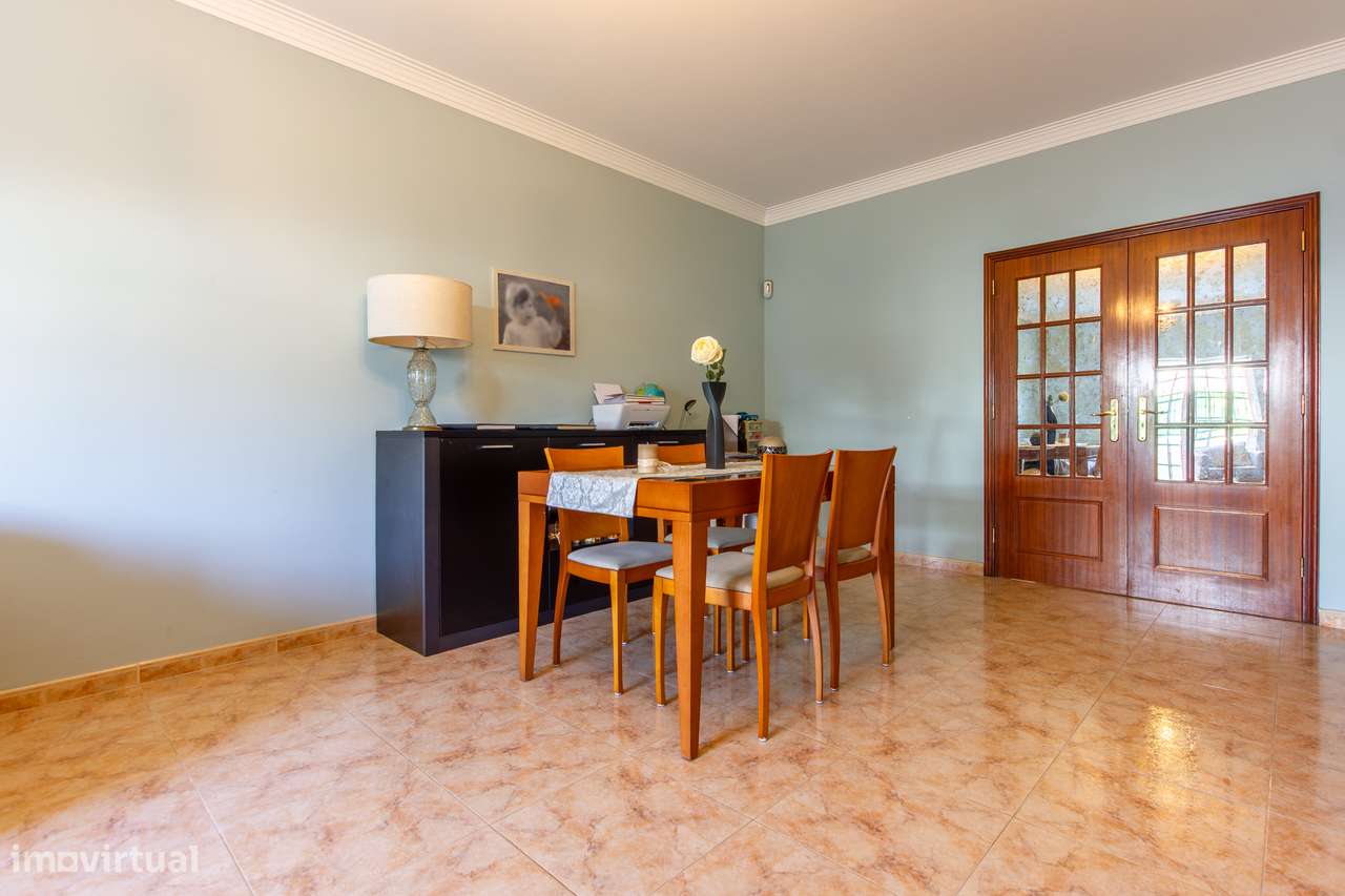 Quinta do Conde – Moradia Geminada de 4 assoalhadas c/ garagem-3