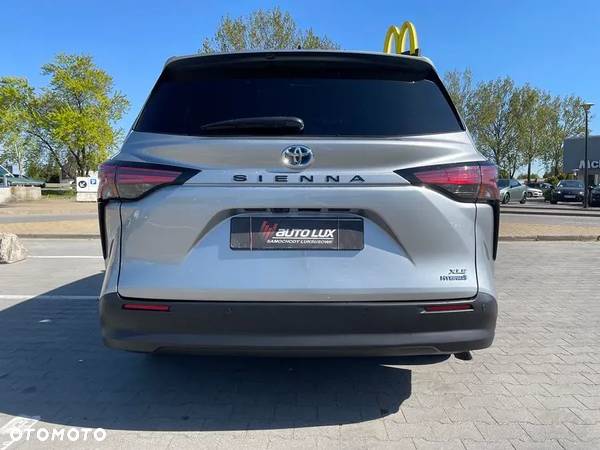 Toyota Sienna - 18