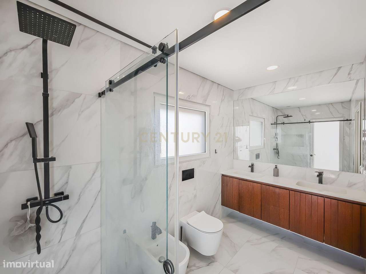 Moradia T4 Isolada | Piscina | Garagem Box | Painéis Solares | 2025 |-41