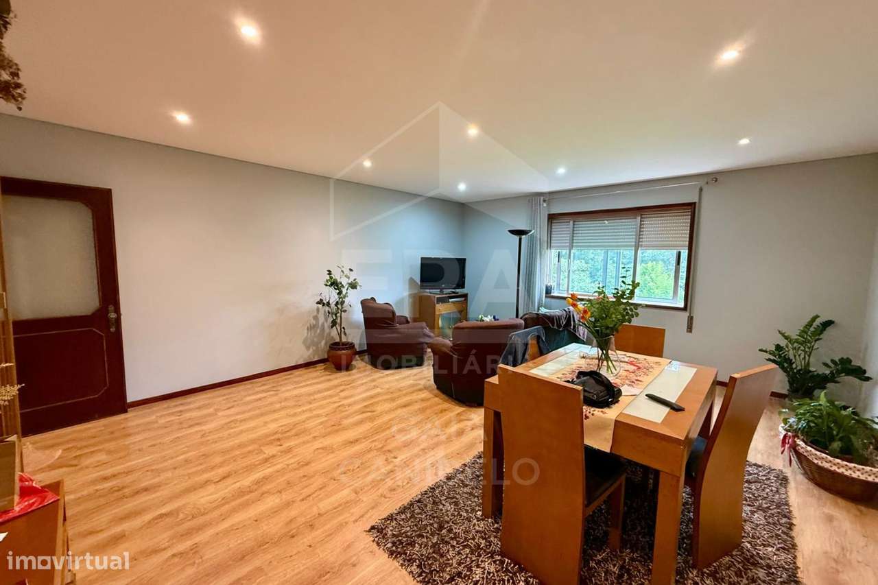 Apartamento T3 com 114 m² | Totalmente Remodelado | Arrendado-0