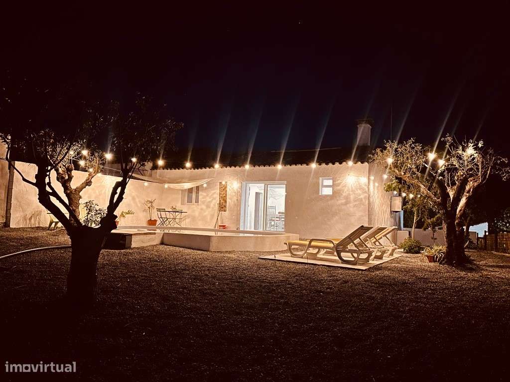 Moradia T2, inserida em lote com 1125 m2 com piscina, em Santiago M...-37