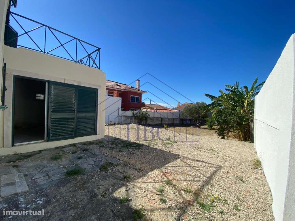 Moradia T4 com Amplo Jardim e Potencial de Remodelação em Alcabidec...-57