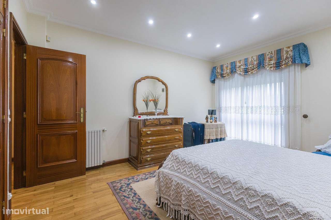 Moradia T4 exclusiva | Piscina| Zona Agrícola | Junto à Praia-26