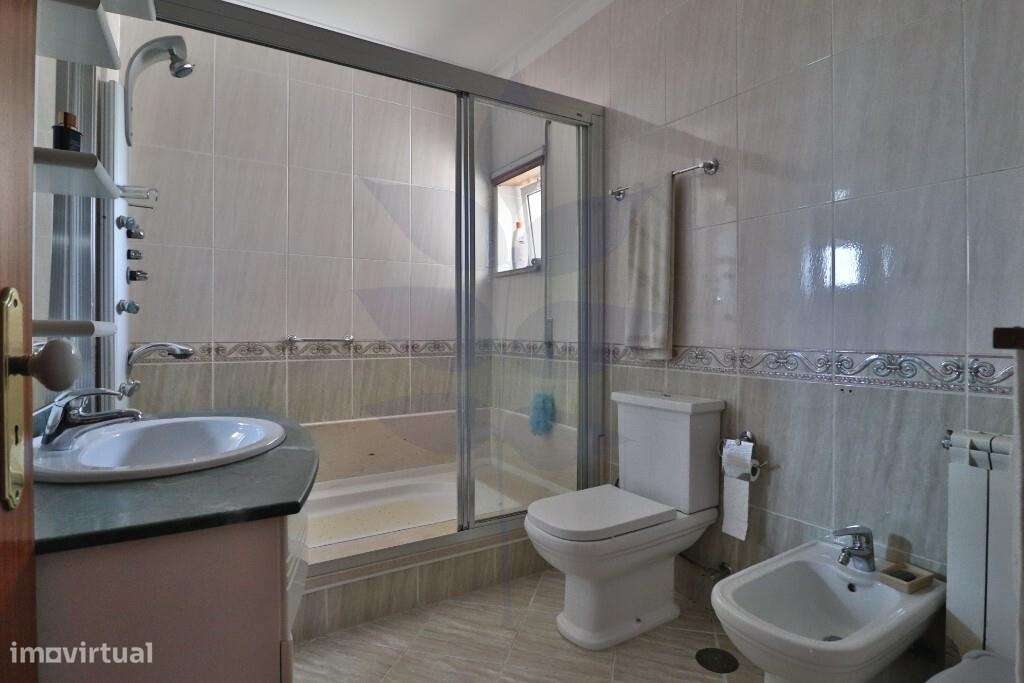 Andar Moradia T3 no Centro de Vila Verde | Mobilado e Equipado | Com G-8
