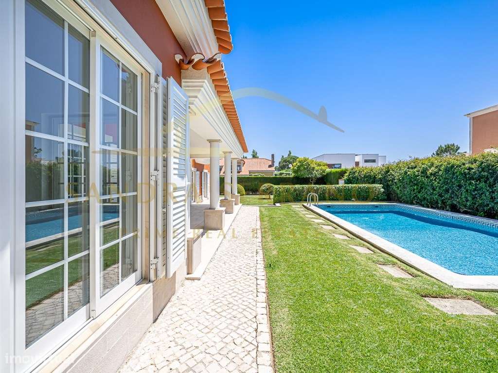 Moradia de traça tradicional com 7 assoalhadas-12