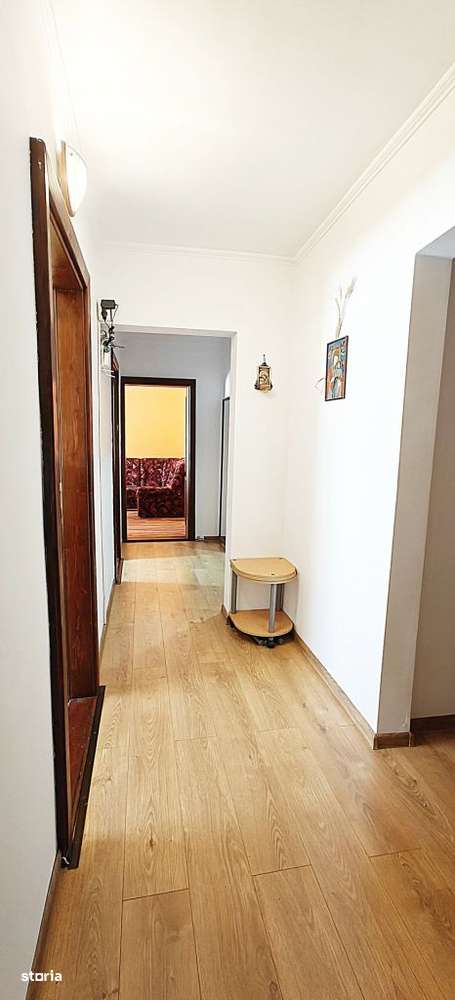 COMISION 0% Apartament 3 camere decomandate/2 bai/balcon/pivnita/Siret-10