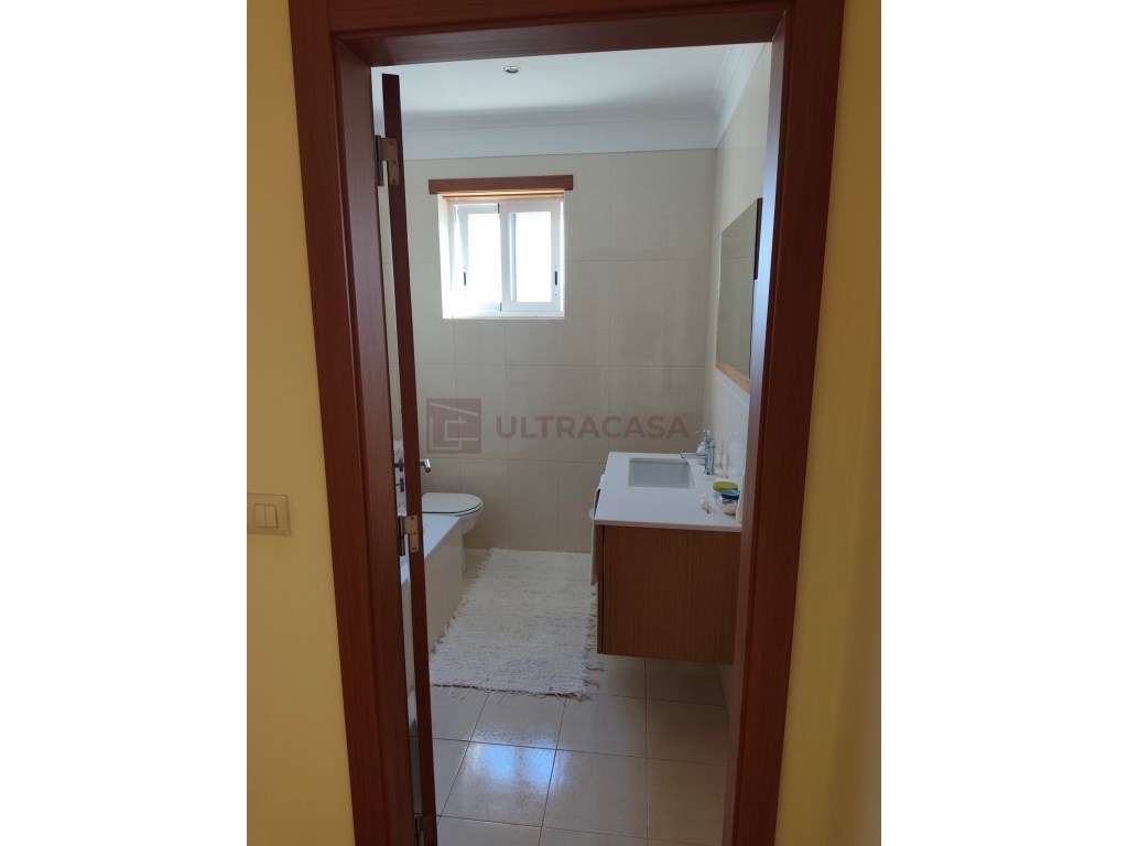 Vende-se Moradia V4 renovada com terraço, churrasqueira e horta a 5...-48