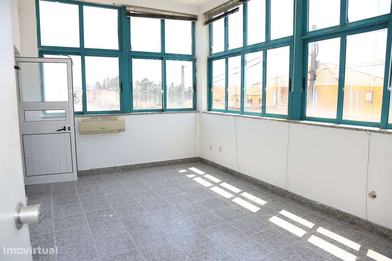 Armazém  Venda em Lustosa e Barrosas (Santo Estêvão),Lousada-12