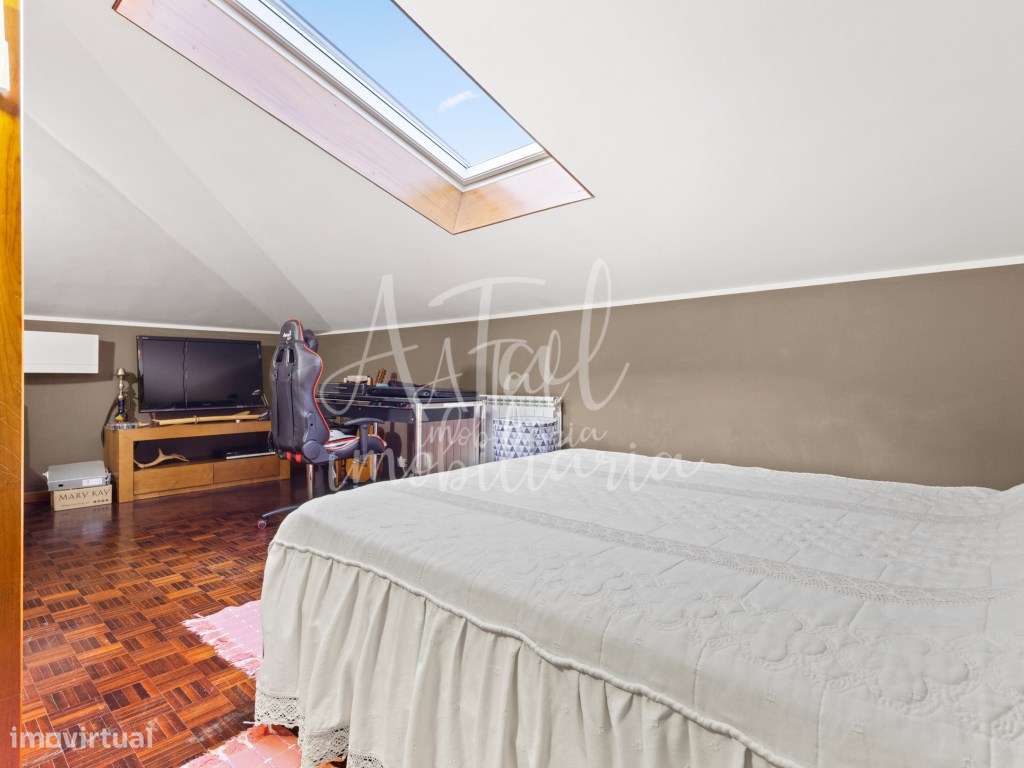 Duplex T5 no centro de Ponte de Lima com terraço panorâmico e 2 gar...-27