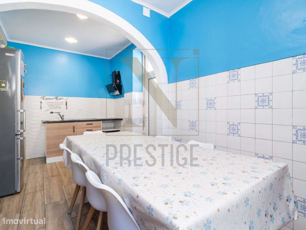 Moradia T8 no Bairro Norton de Matos-23