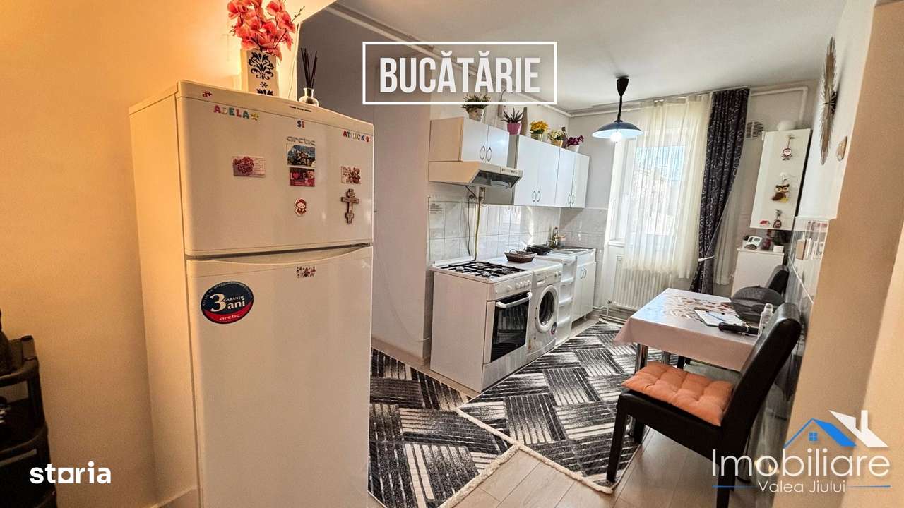 Apartament 3 camere decomandate de vanzare – Petrila, Str. 8 Martie-2