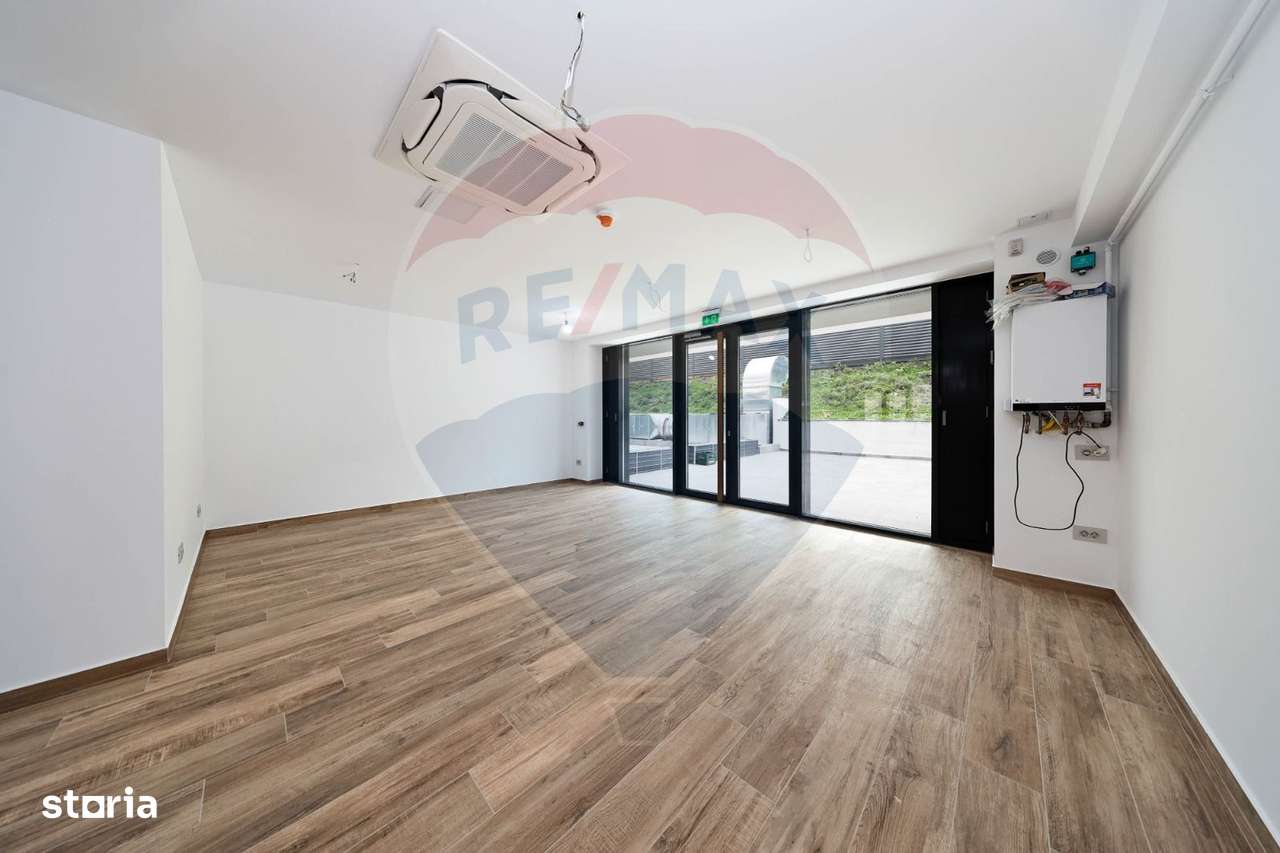 Spațiu comercial de închiriat, cu terasa, în zona Ultracentral! - Imagine principală: 4/18
