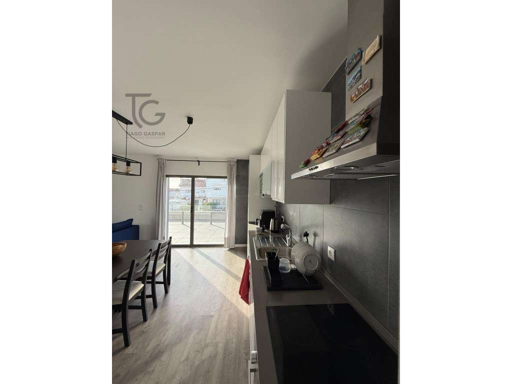 T2 com Terraço e Garagem em Ericeira-27