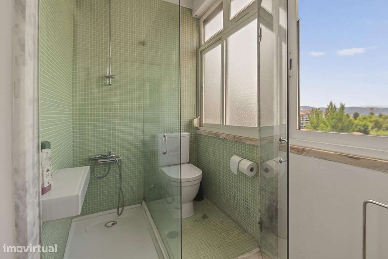 Apartamento T5 luminoso na Av. da Liberdade | Fundão-14