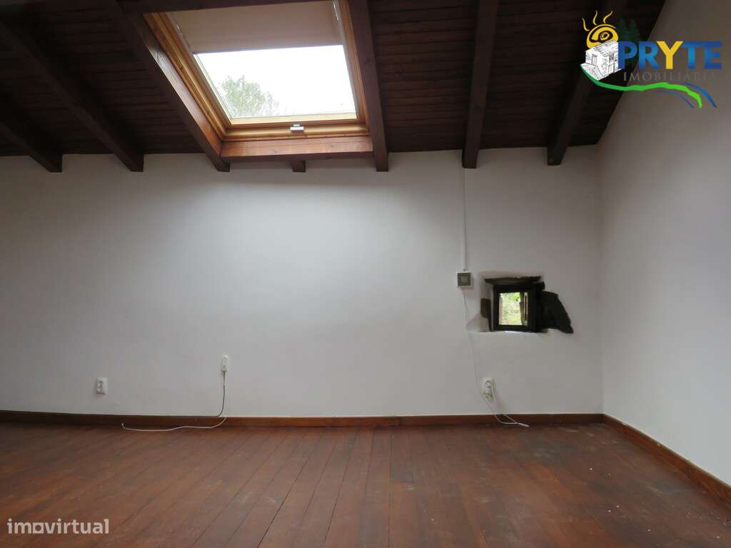 Moradias em pedra de xisto situadas perto de Oleiros - Grande imagem: 4/50