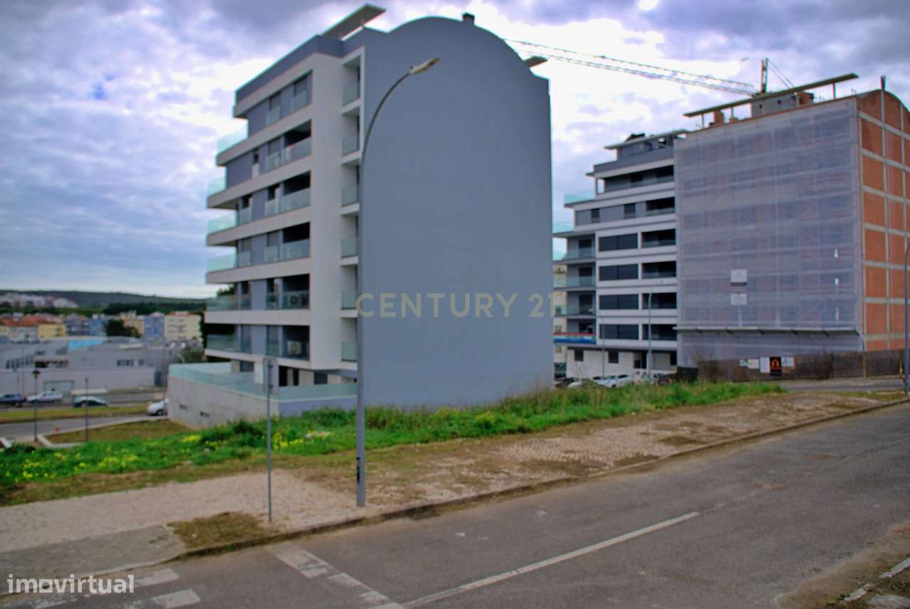 Oportunidade De Investimento Terreno Centro Amadora  com projeto aprov - Grande imagem: 4/12