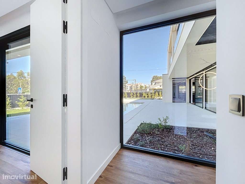 Moradia T5 na Aroeira - Charneca da Caparica.-8