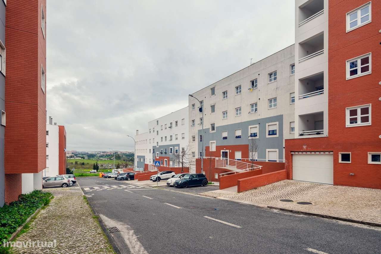 T2 Moderno (2020) com Box para 2 Carros na Urb Casas do Lago,...-24